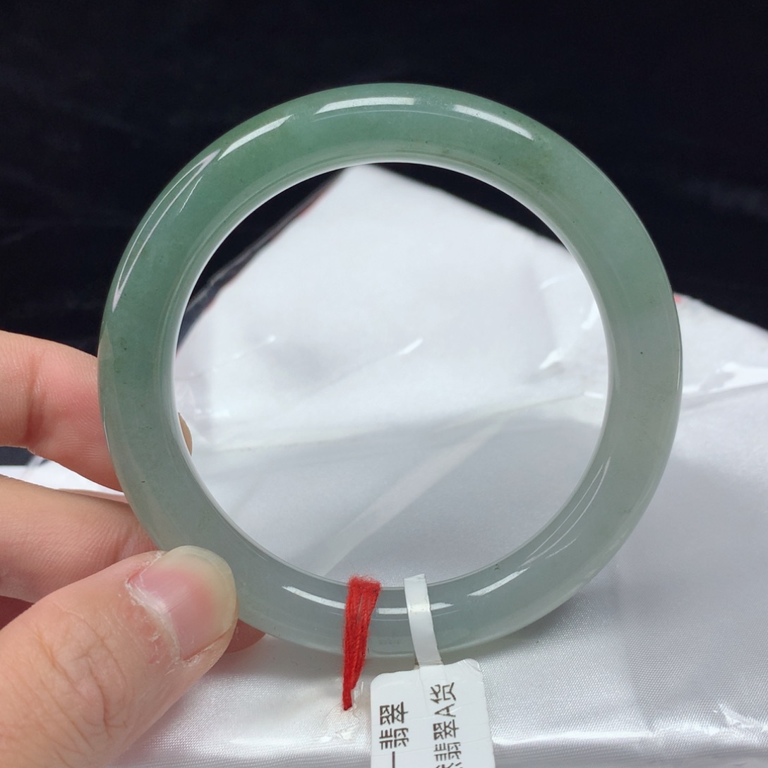 翡翠手镯（圆镯）未镶嵌57.5