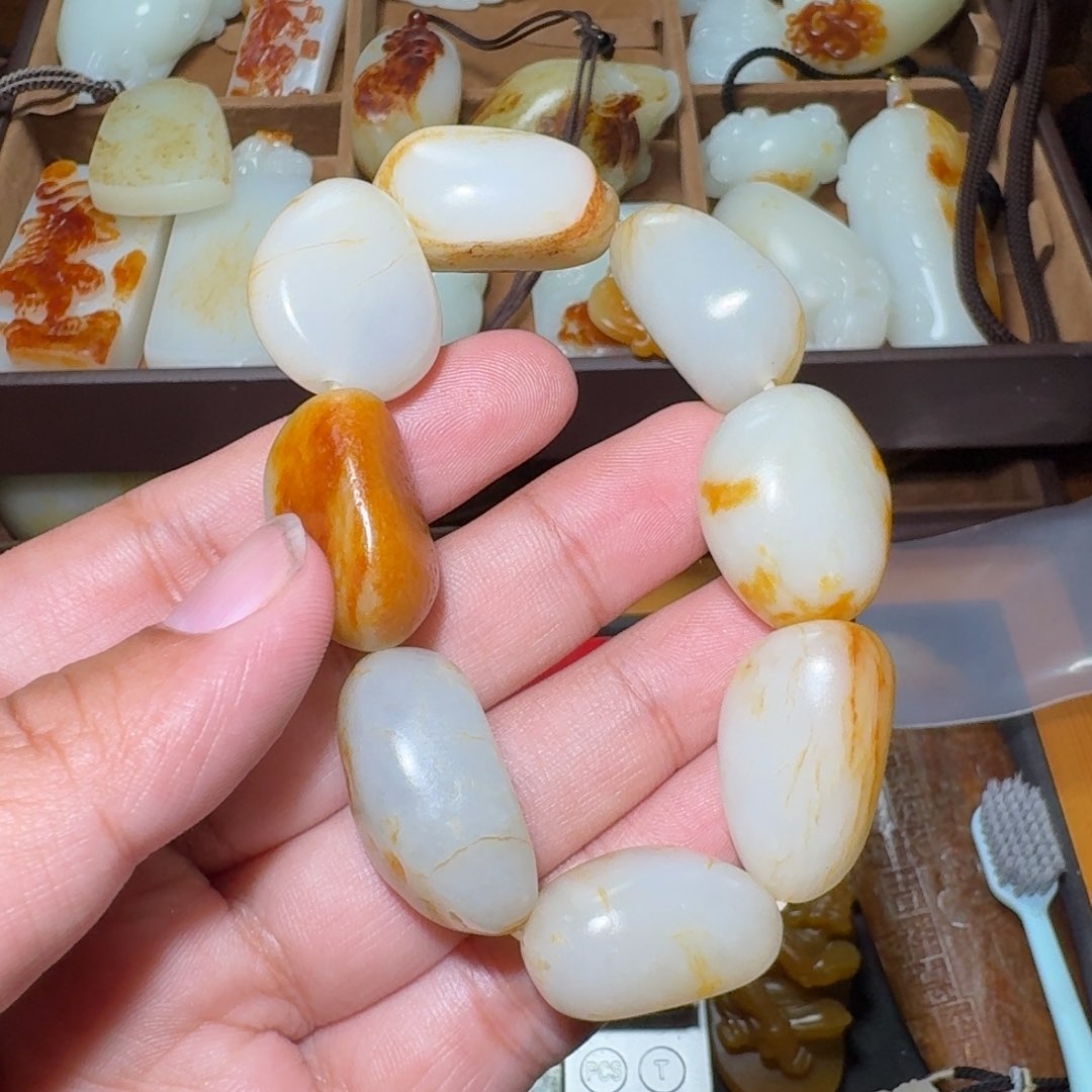 和田玉颈饰未镶嵌