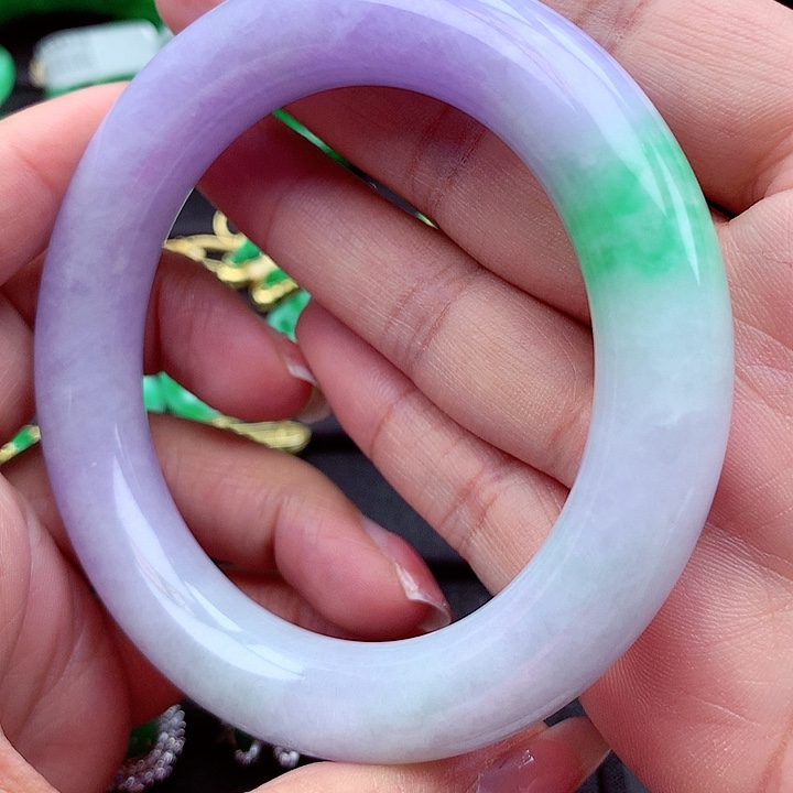 翡翠手镯未镶嵌翡翠