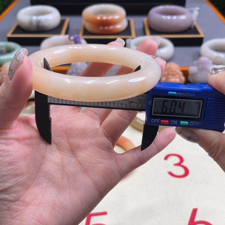 未镶嵌手镯石英质玉