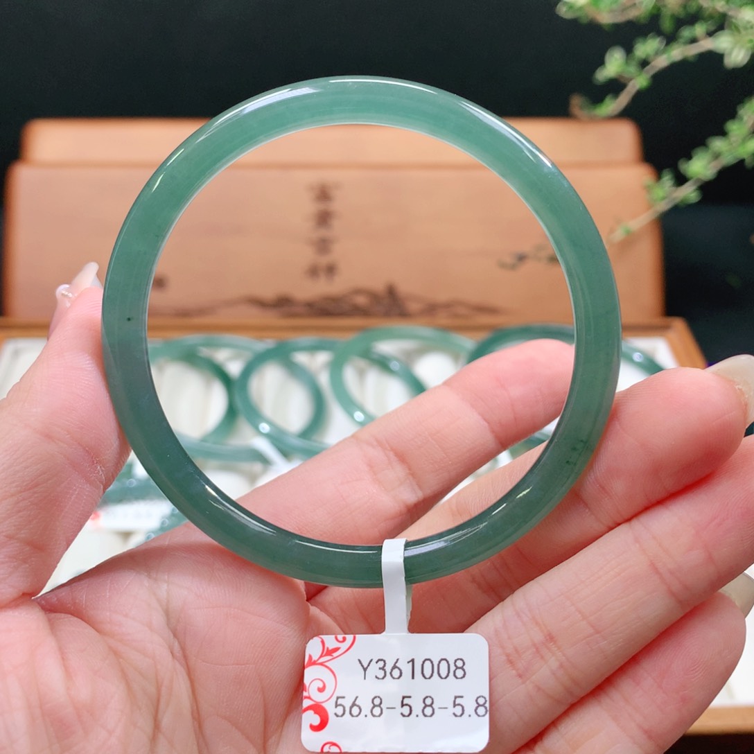 翡翠手镯未镶嵌天然