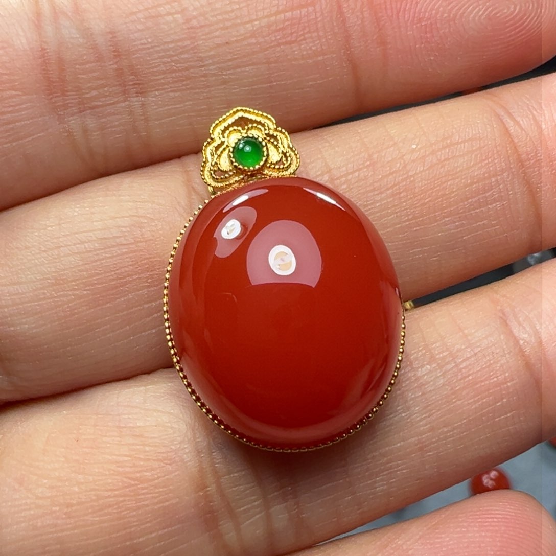 南红玛瑙吊坠18K金镶嵌