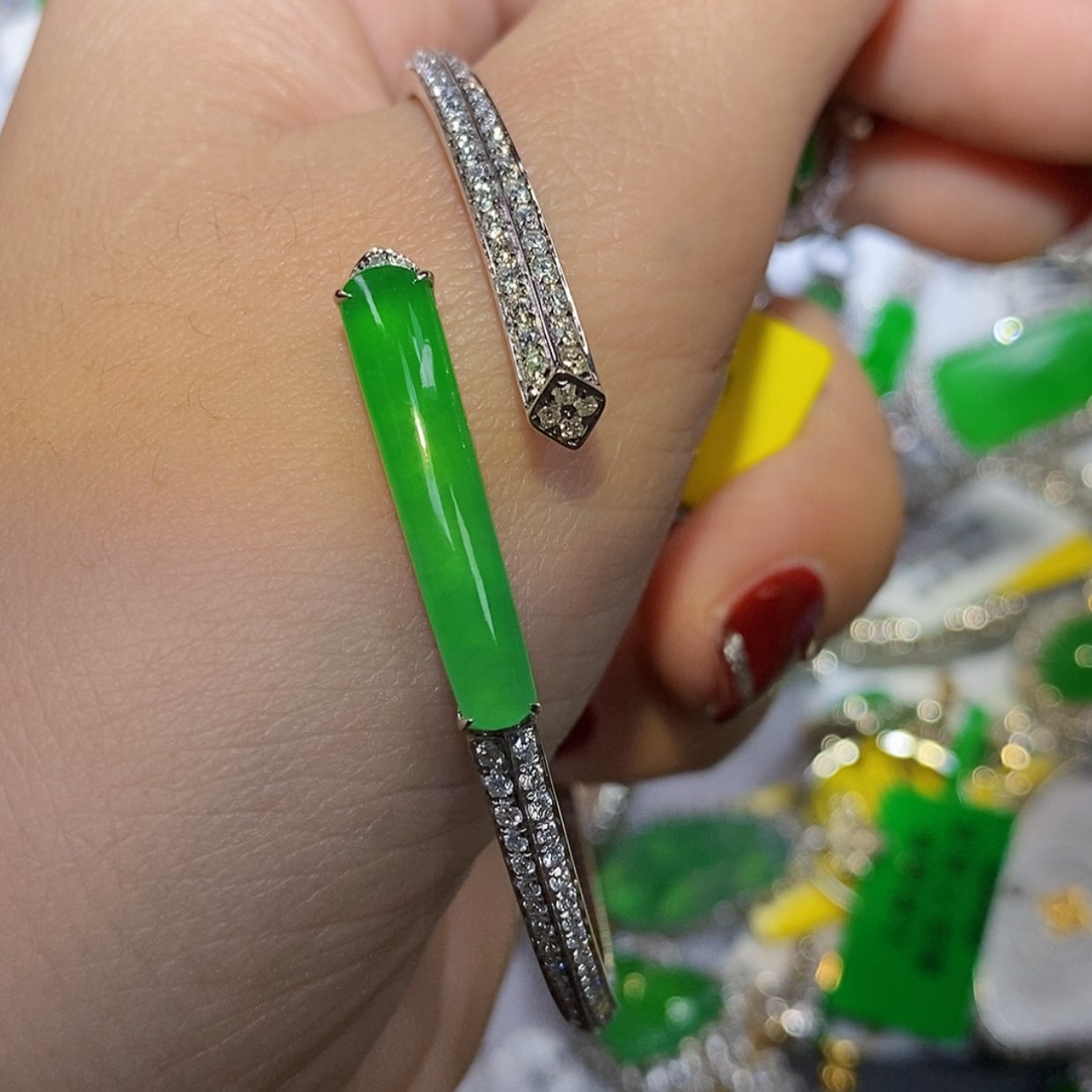 【闪购商品】翡翠颈饰18K金镶嵌吹****刀手镯