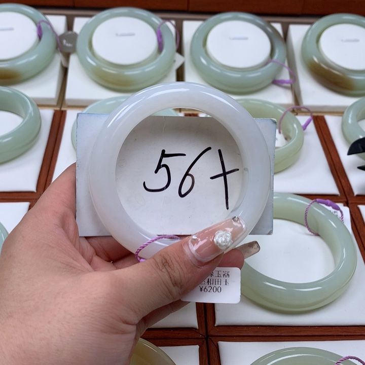 和田玉手镯未镶嵌