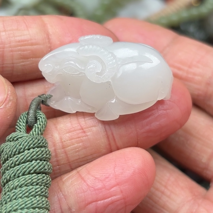 和田玉吊坠未镶嵌