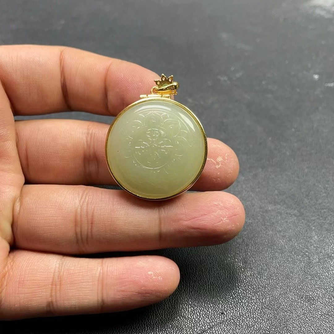 和田玉和田玉心中有佛 多样性（拍一发一）