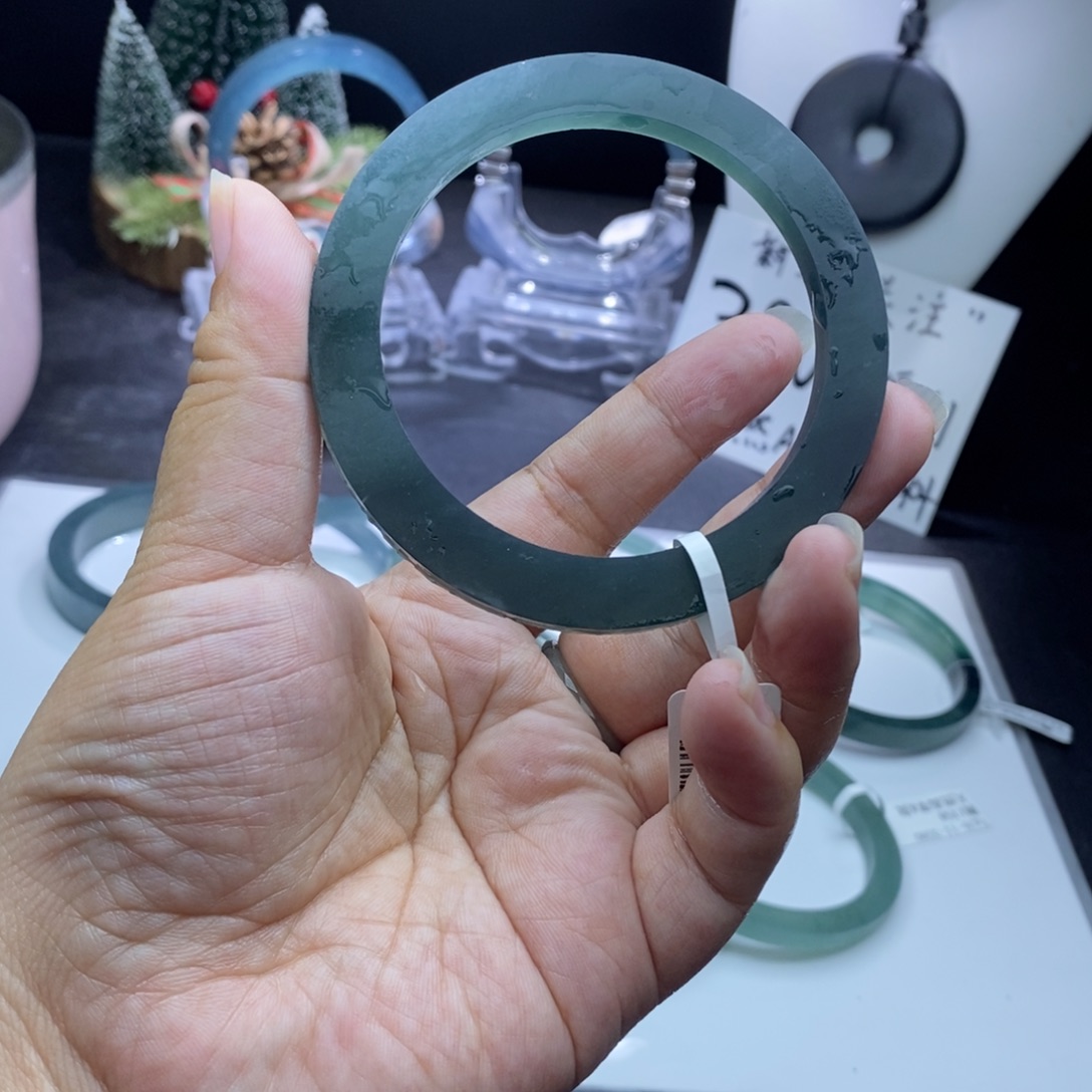 定制翡翠未镶嵌成品买断潭水蓝绿渐变