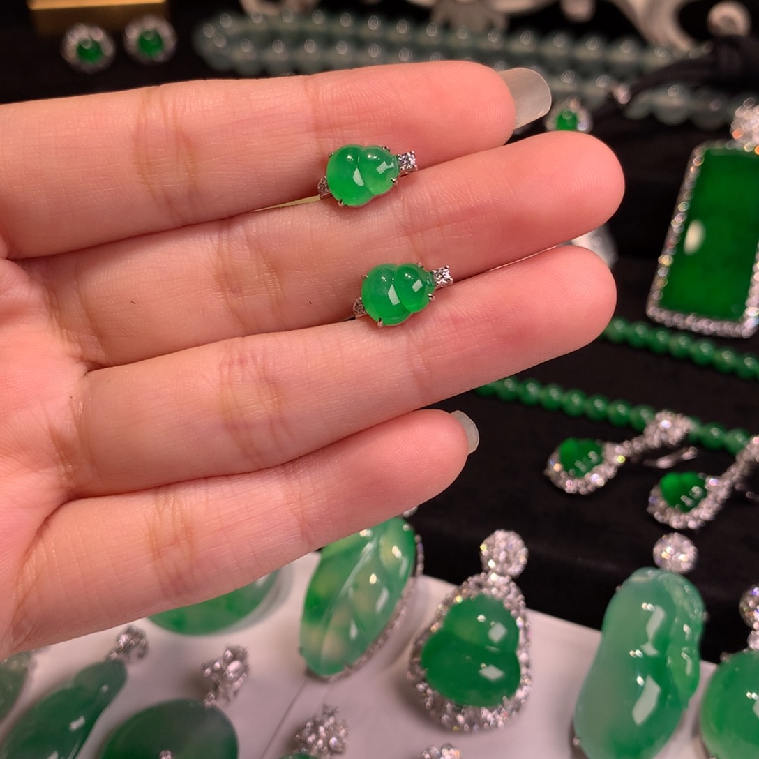 翡翠耳饰18K金镶嵌耳钉