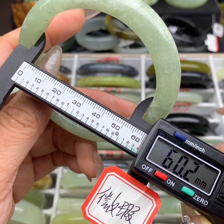 蛇纹石玉未镶嵌手镯827