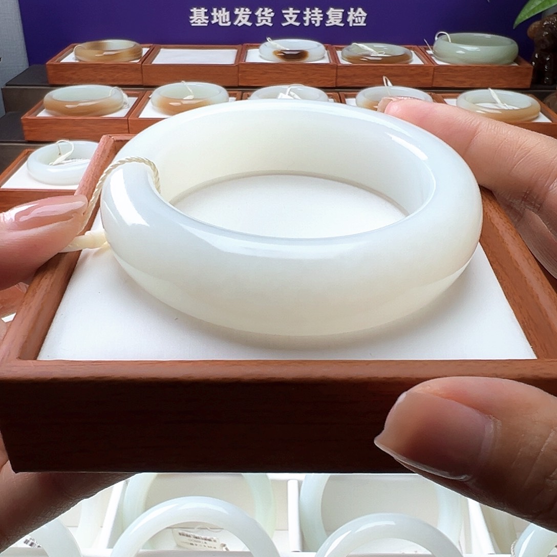 和田玉手镯未镶嵌果****a56