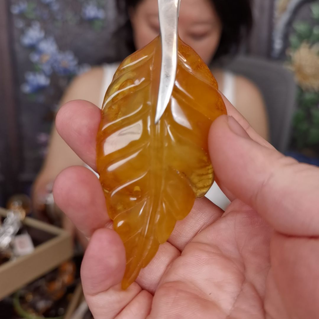 未镶嵌颈饰琥珀吊坠