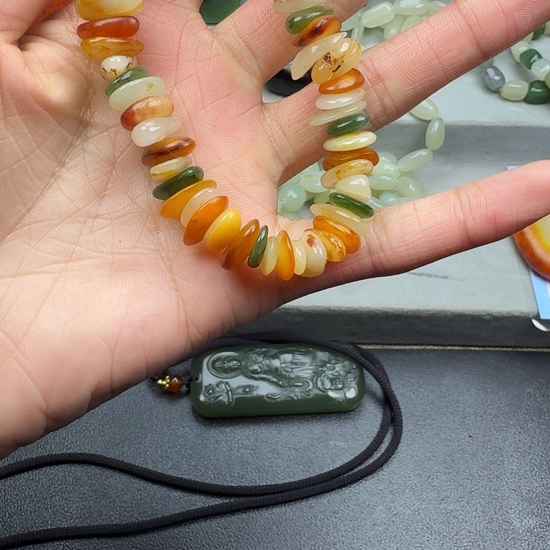 和田玉未镶嵌颈饰