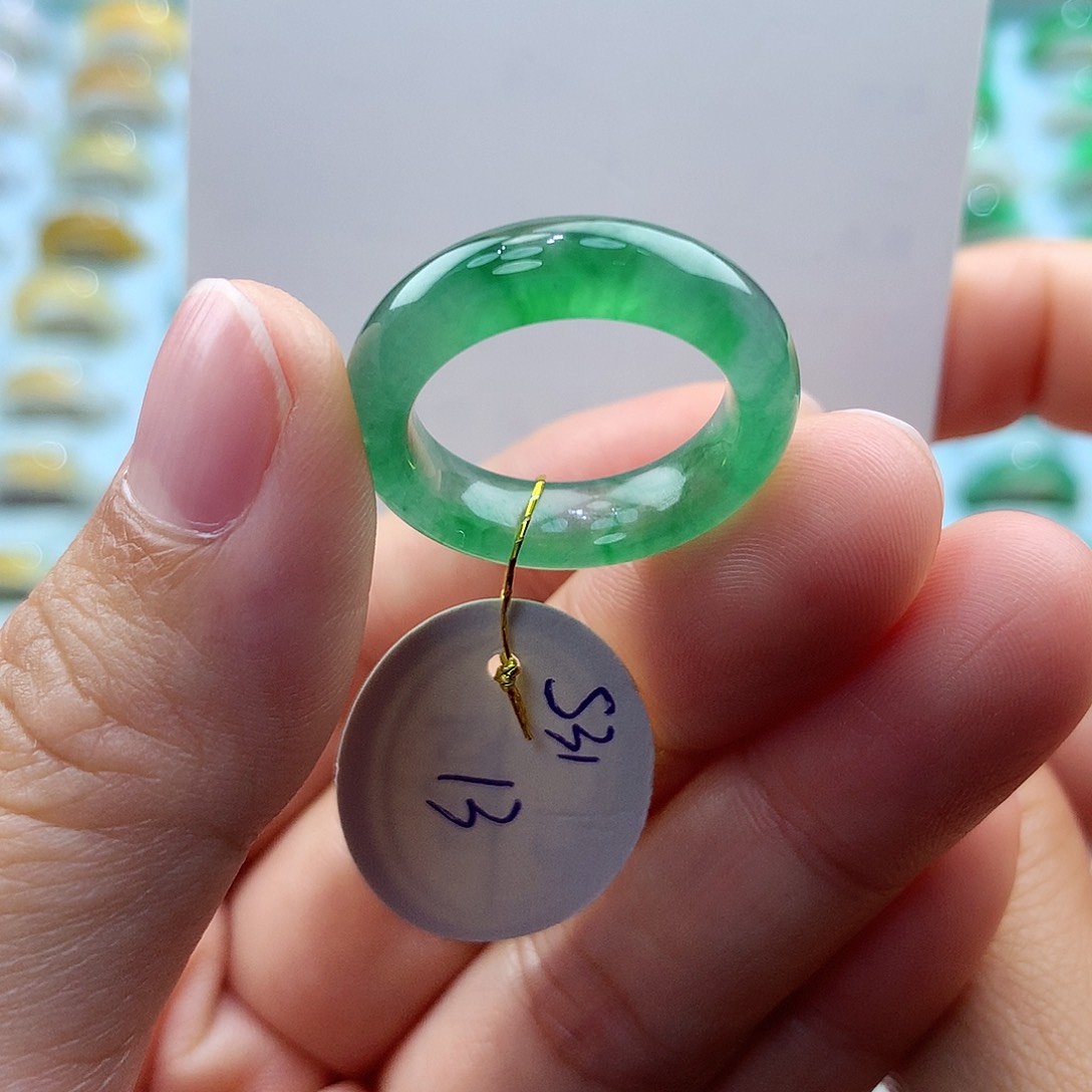 翡翠戒指未镶嵌13圈