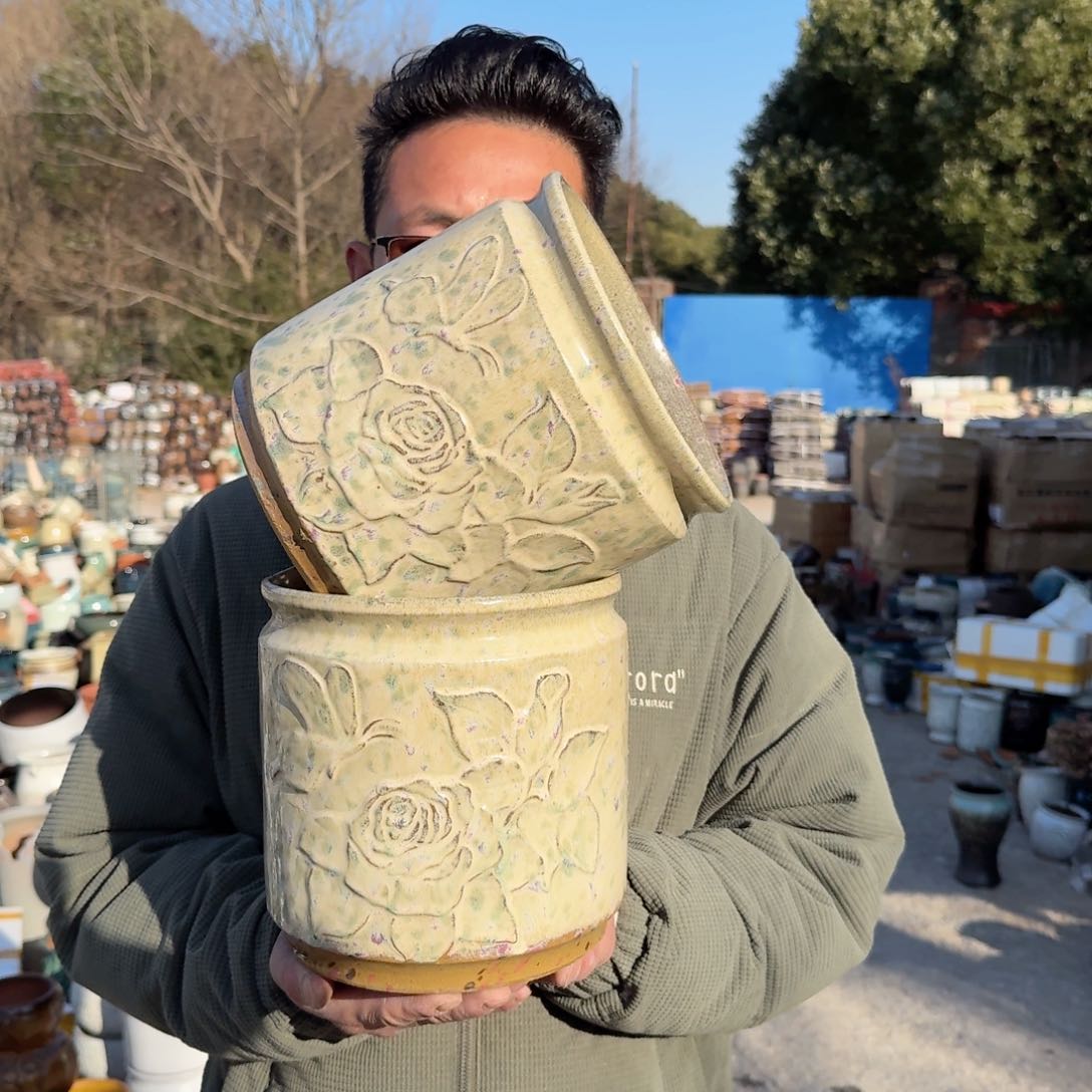 紫砂花盆口20高20（蝶恋花彩色文林