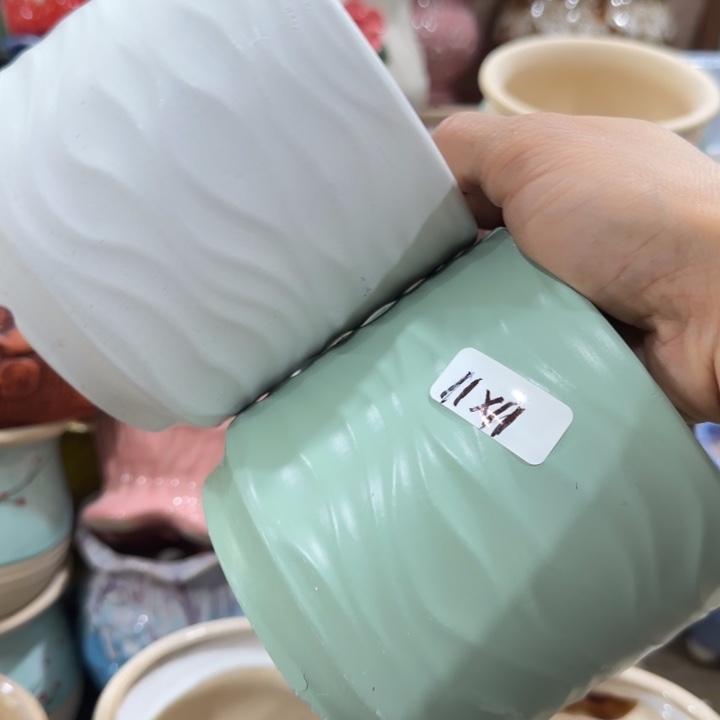 凑9块包邮，有孔，陶瓷花盆