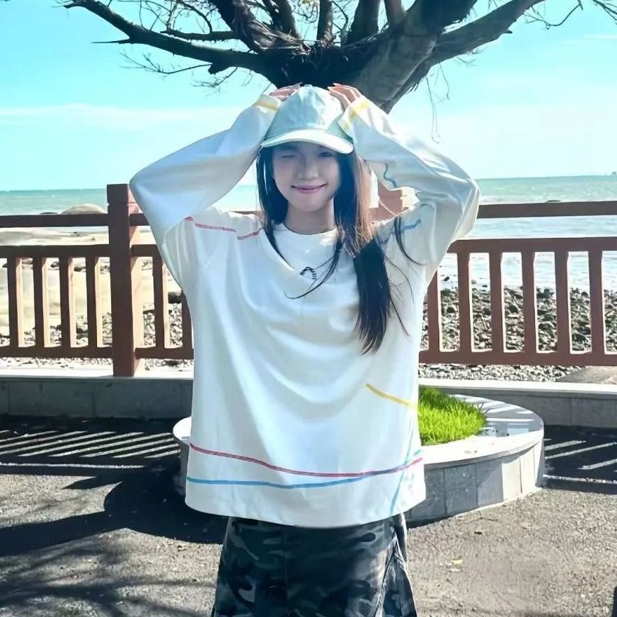 小众百搭洋气彩带印花长袖女秋季纯棉白色宽松oversize圆领上衣