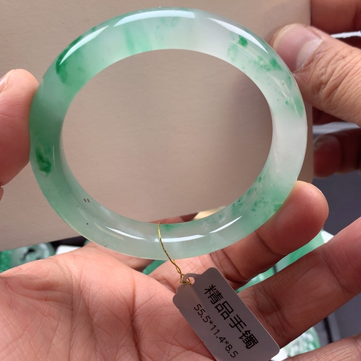 石英质玉未镶嵌手镯