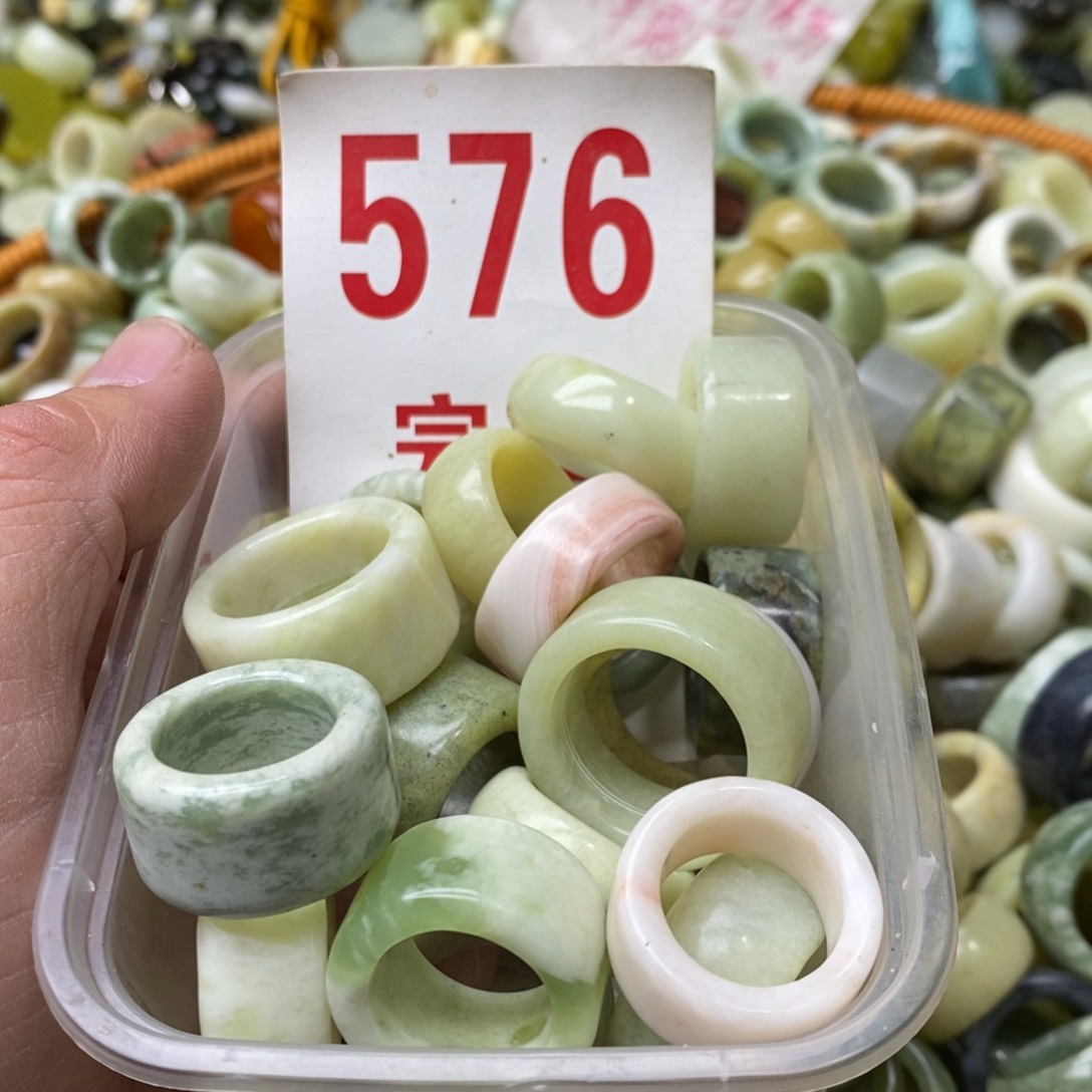 蛇纹石玉挂坠未镶嵌