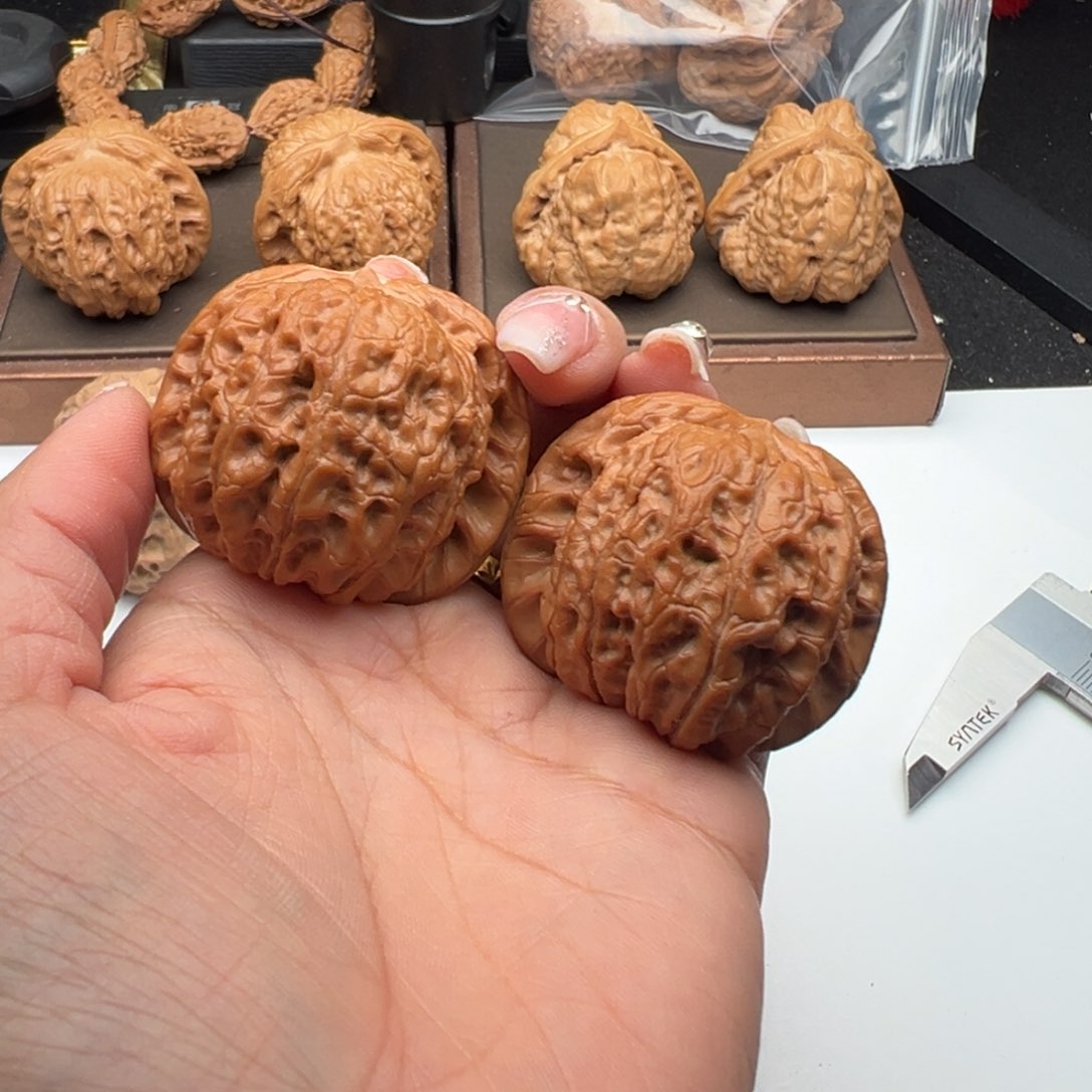 文玩核桃把件血麒麟45