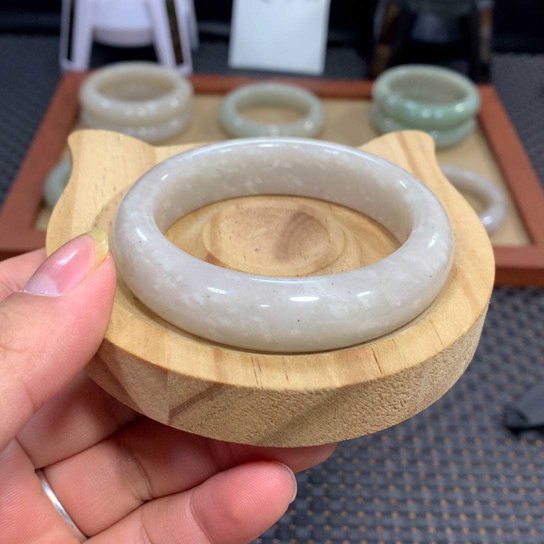 石英质玉（佘太翠）未镶嵌手镯漏56紫玉5号