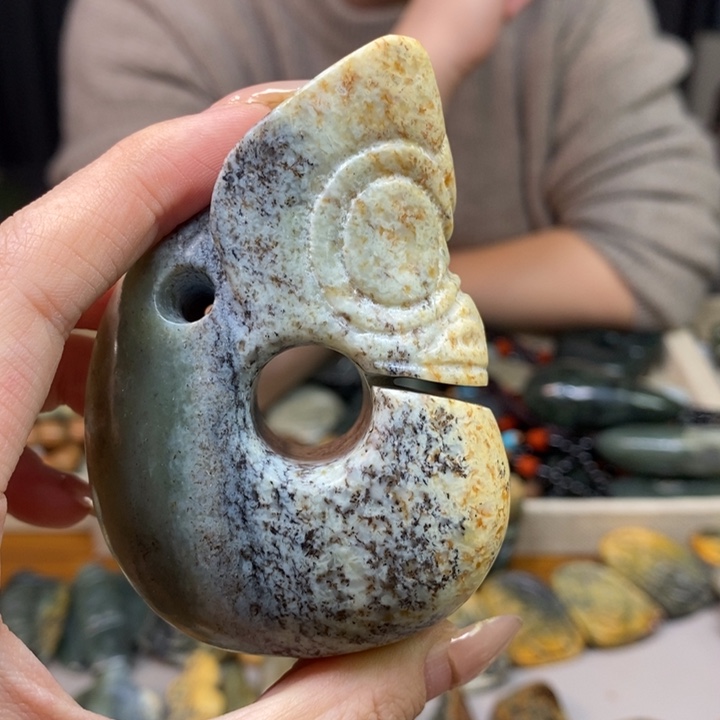 岫岩河磨玉（透闪石质玉）颈饰未镶嵌