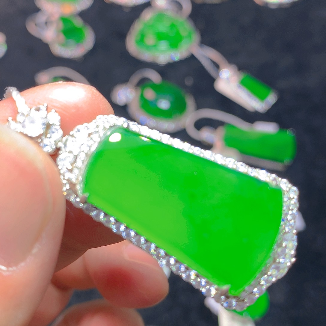 颈饰银S925镶嵌翡翠