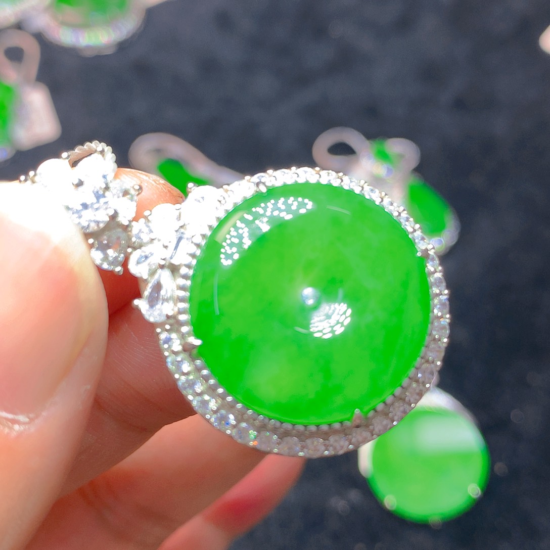 颈饰银S925镶嵌翡翠