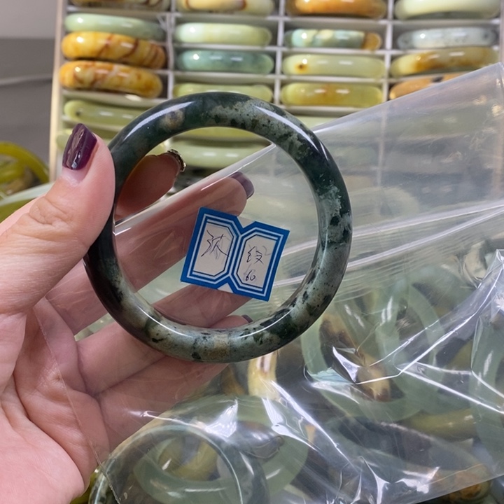 蛇纹石玉手镯未镶嵌沐*曦