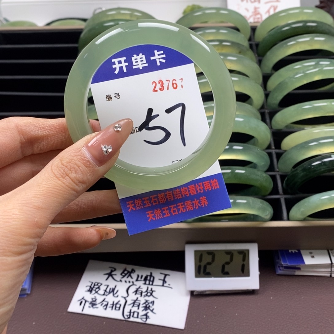 蛇纹石玉手镯未镶嵌