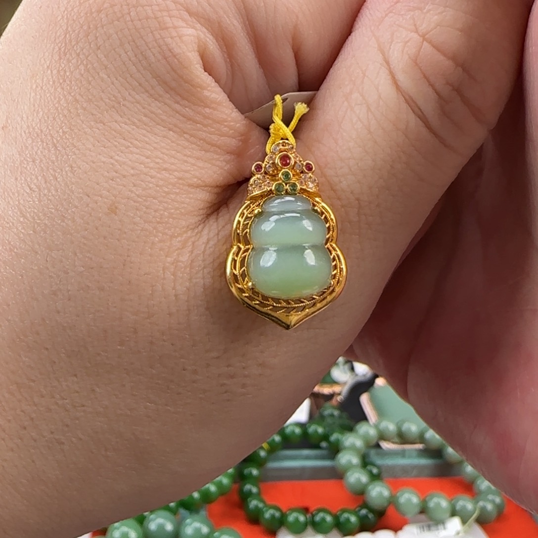 和田玉挂件18K金镶嵌d****9葫芦