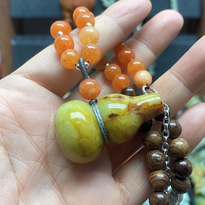 未镶嵌蛇纹石玉颈饰