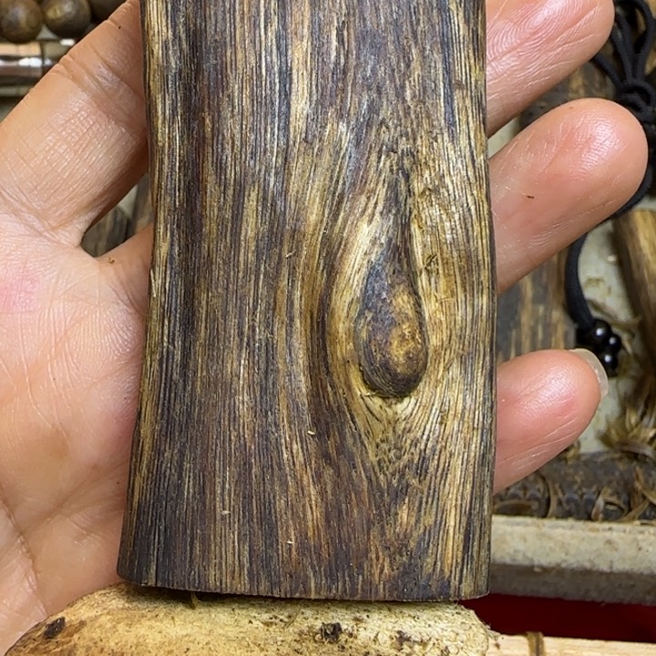 沉香吊坠平安无事牌