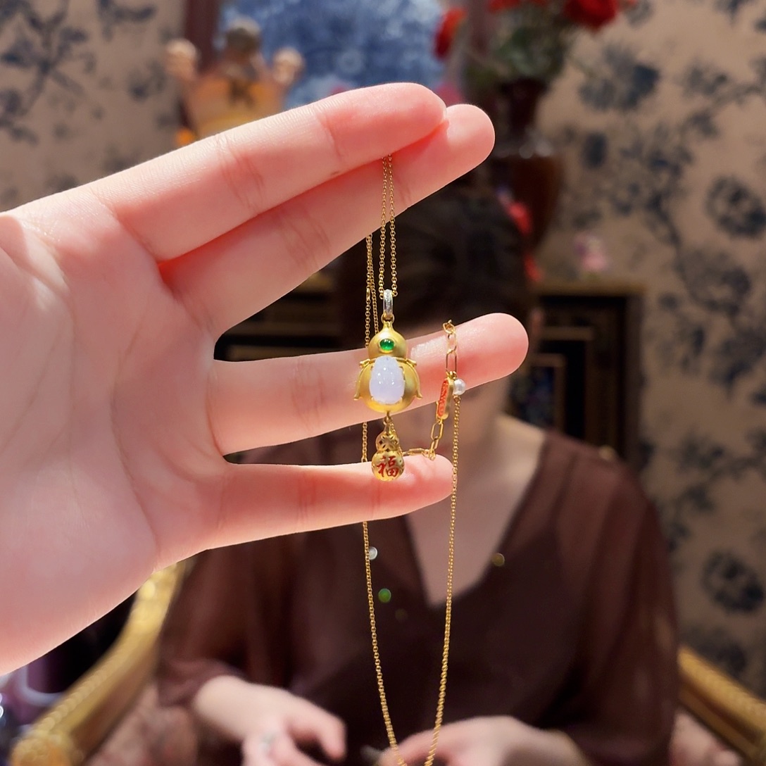 翡翠18K金镶嵌颈饰颈饰