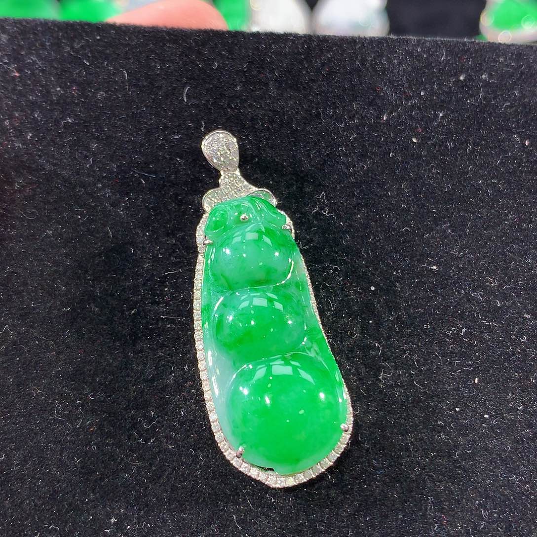 翡翠18K金镶嵌颈饰