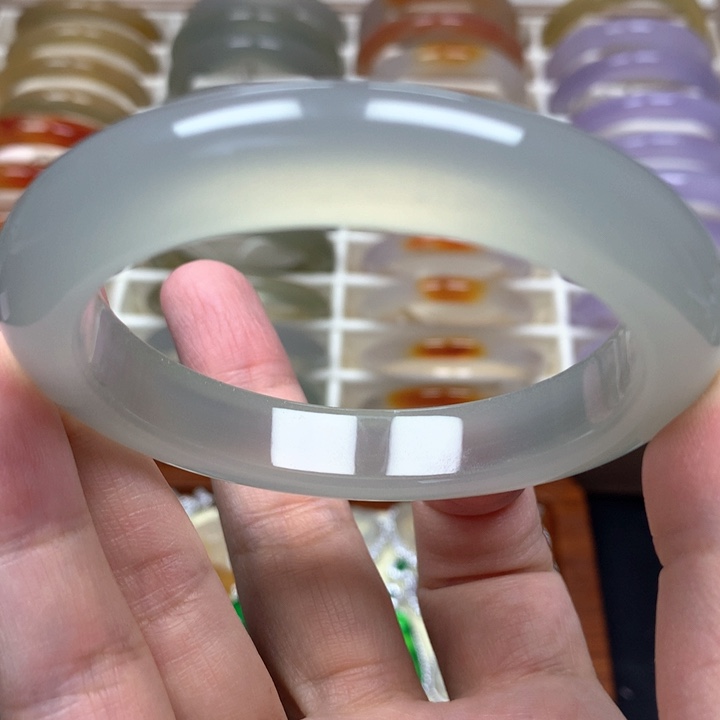 玛瑙/玉髓手镯未镶嵌