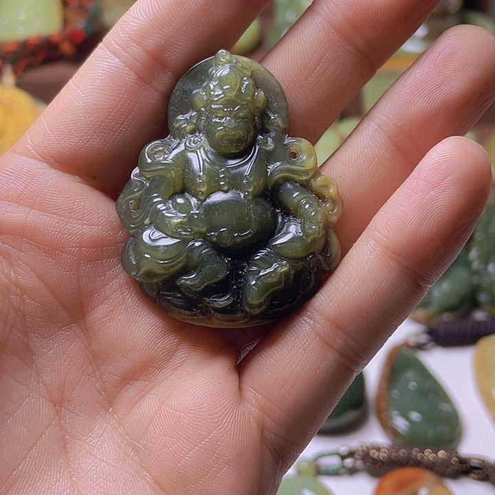 未镶嵌岫岩河磨玉（透闪石质玉）挂件