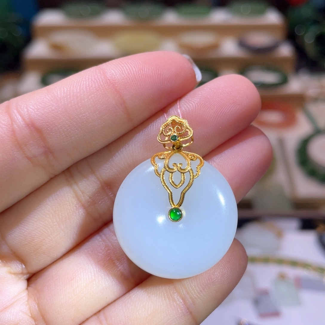 和田玉高品18Ｋ山流水吊坠18K金镶嵌