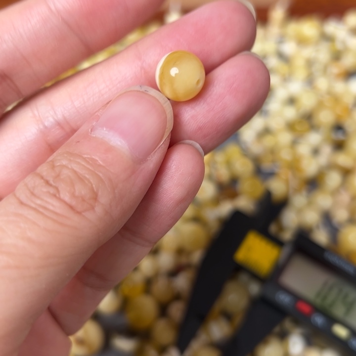 蜜蜡未镶嵌裸石9.5mm一个