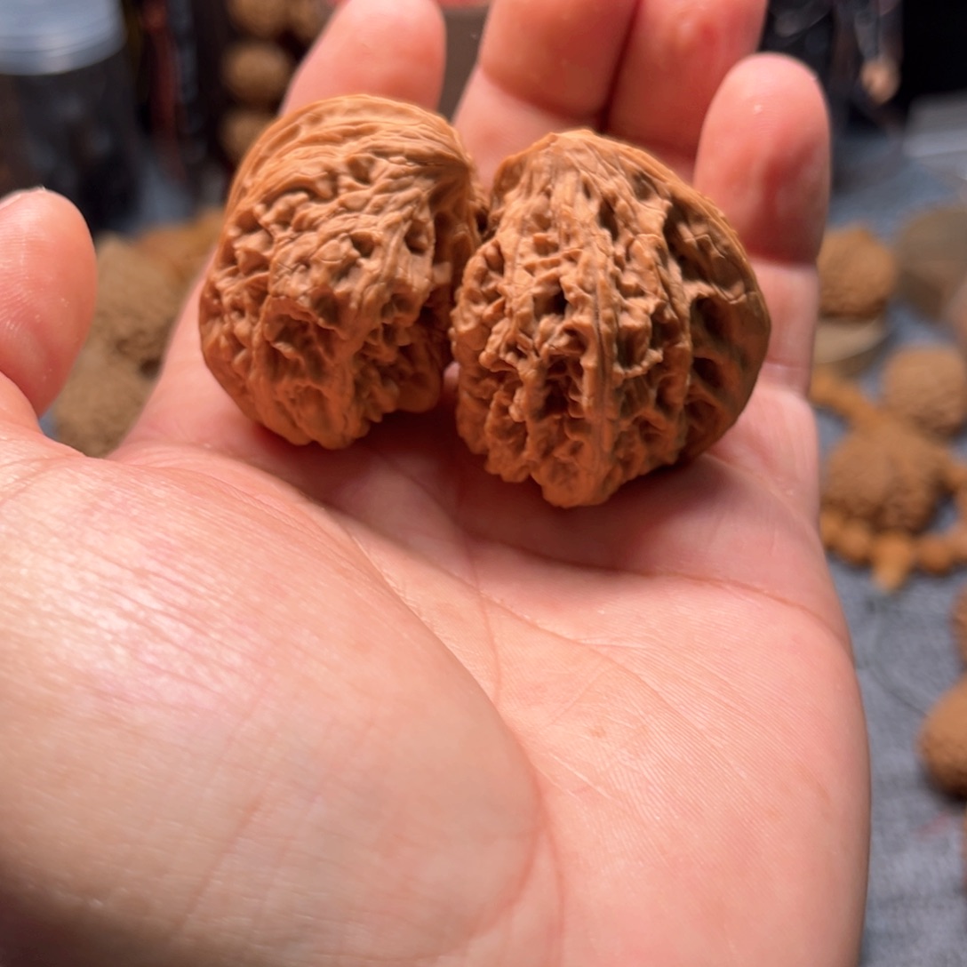 文玩核桃把件鹰嘴半壁