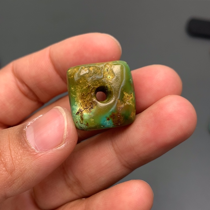 绿松石颈饰未镶嵌