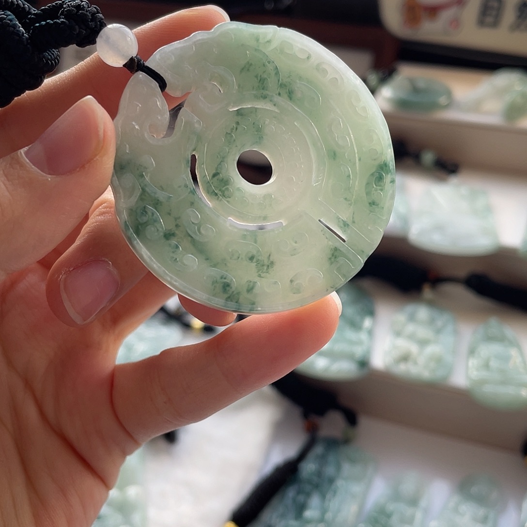 翡翠未镶嵌颈饰仿古龙