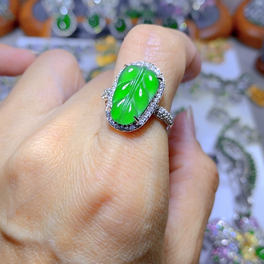 翡翠颈饰银S925镶嵌天然翡翠