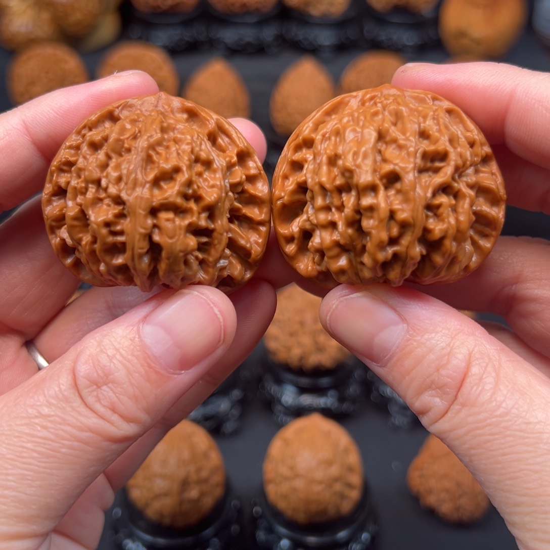 文玩核桃吊坠43京八对