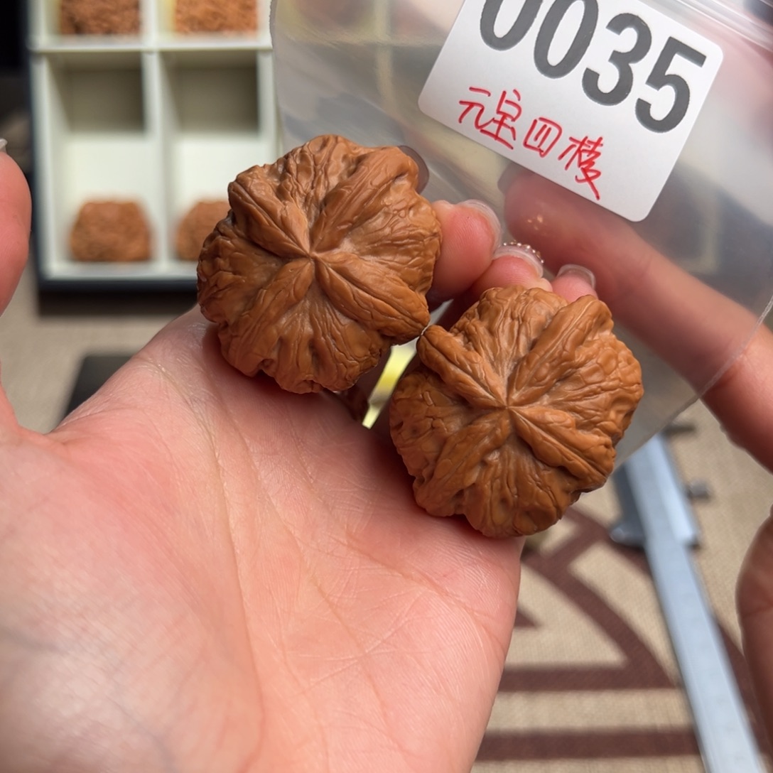 聚***哥42元宝四棱文玩核桃