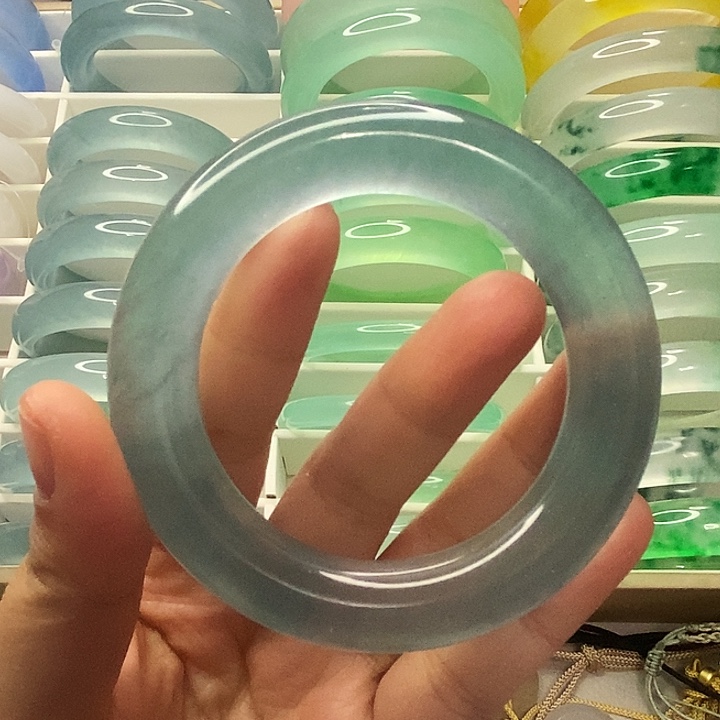 石英岩玉未镶嵌手镯