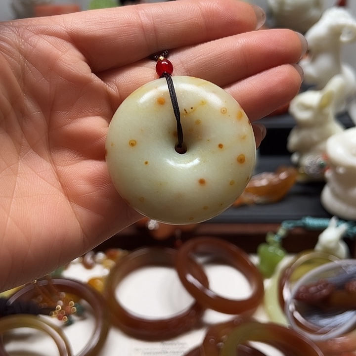 蛇纹石玉吊坠未镶嵌