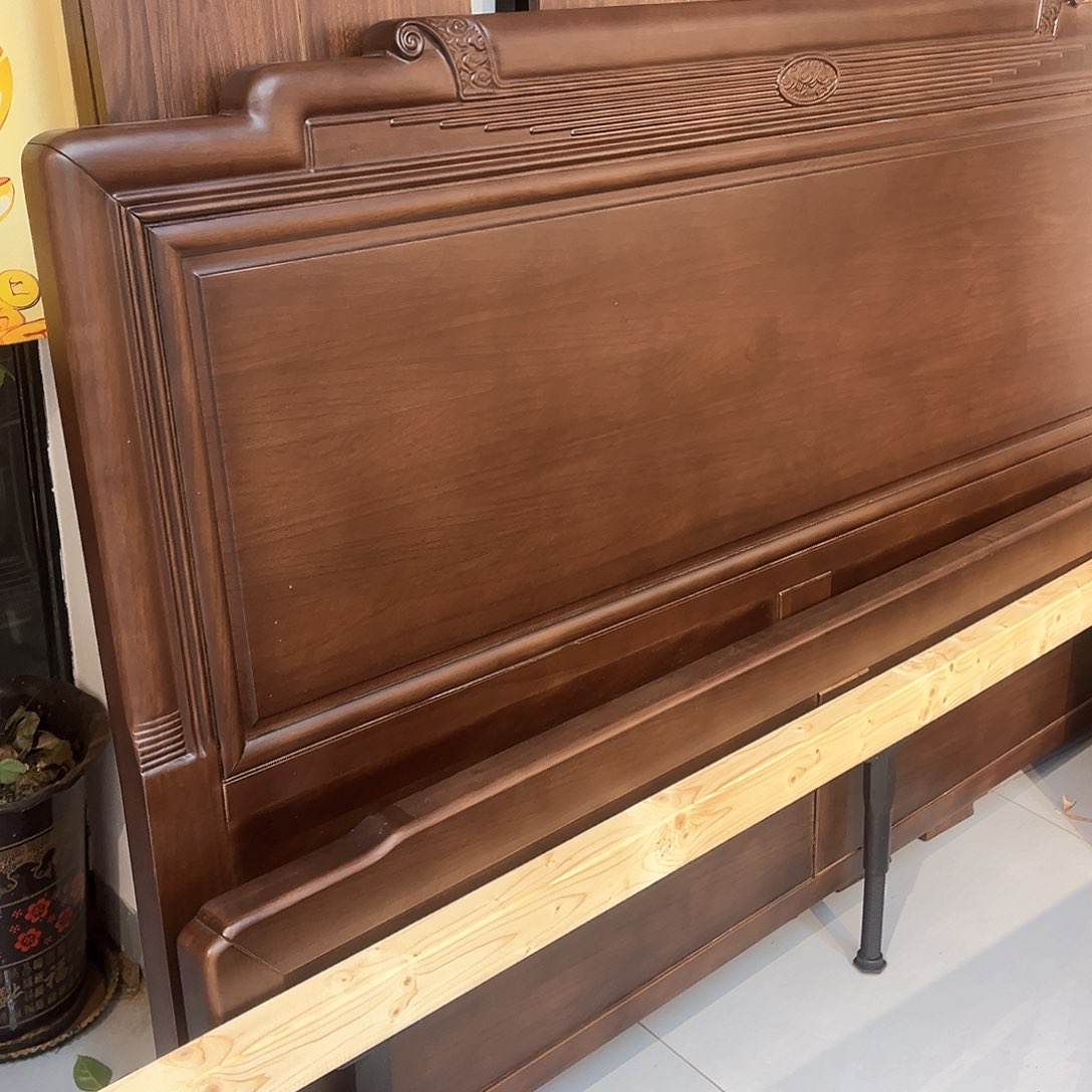 橡胶木1.8米➕一个床头柜