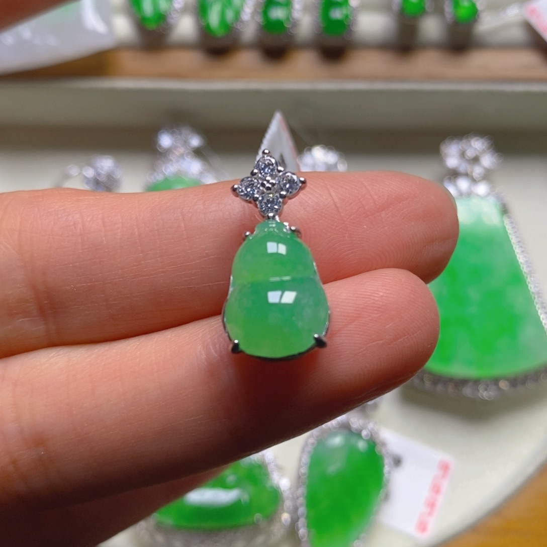 翡翠颈饰银S925镶嵌葫芦吊坠