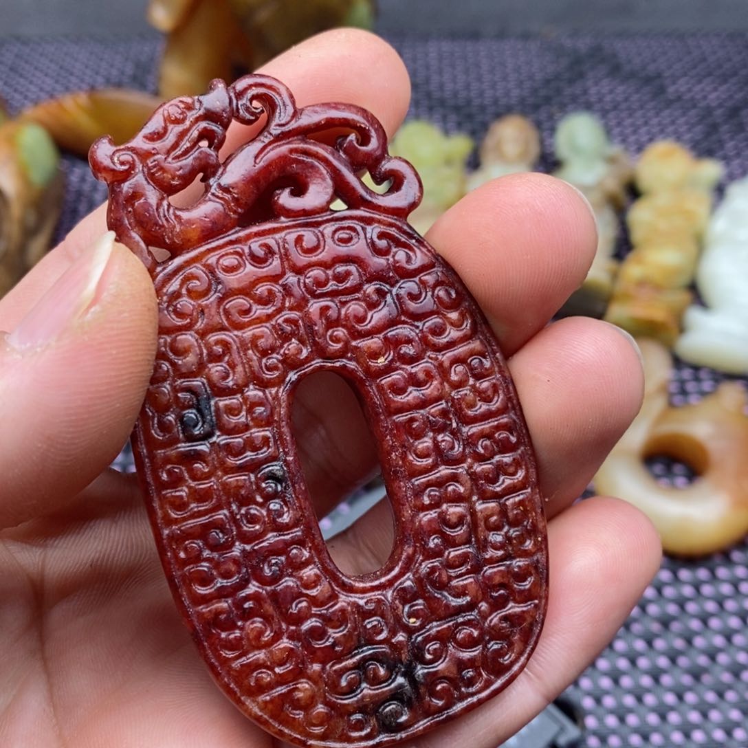 蛇纹石玉颈饰未镶嵌