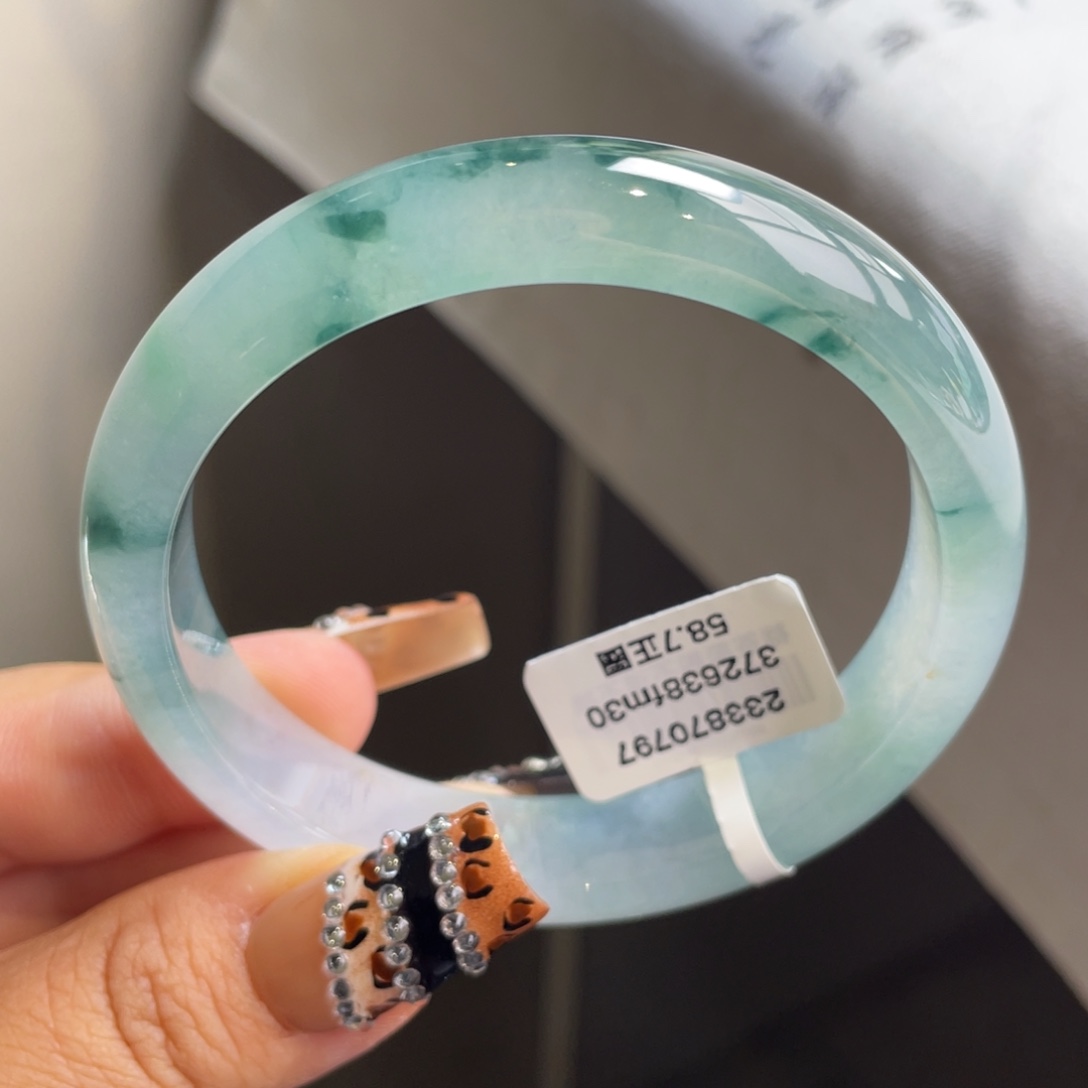 翡翠未镶嵌手镯冰蓝飘花正圈手镯